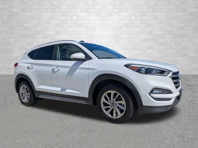 Used 2017 Hyundai Tucson SE w/ SE Popular Package 02
