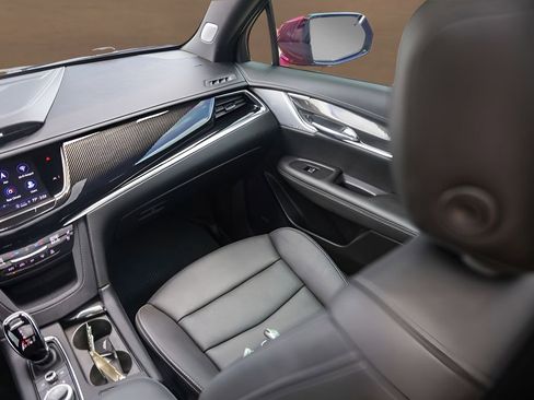 Certified 2024 Cadillac XT6 Sport w/ Technology Package AWD/4WD image 29