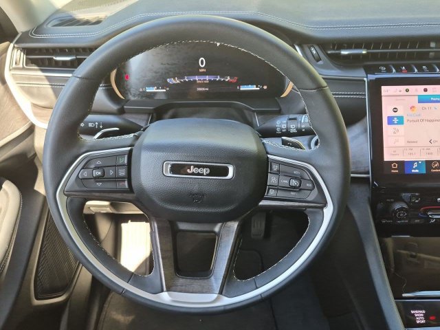 Used 2023 Jeep Grand Cherokee L Limited w/ Luxury Tech Group II AWD/4WD image 23