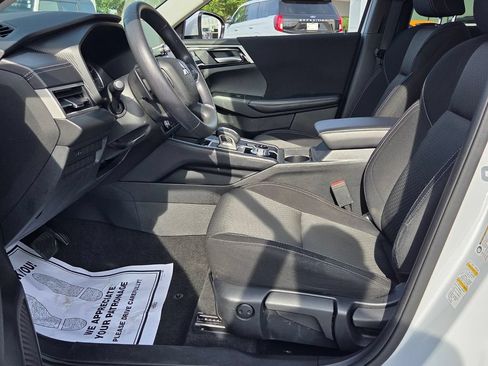 Used 2024 Mitsubishi Outlander ES FWD image 3