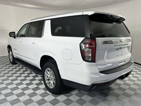 Used 2022 Chevrolet Suburban LT RWD image 6