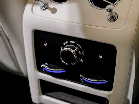 Used 2024 Rolls-Royce Ghost image 45