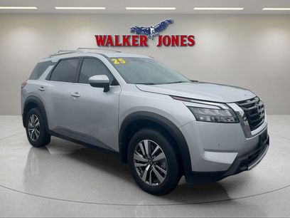 Used 2025 Nissan Pathfinder SL