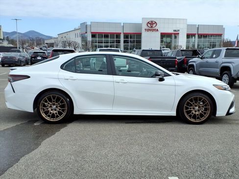 Certified 2023 Toyota Camry SE image 3