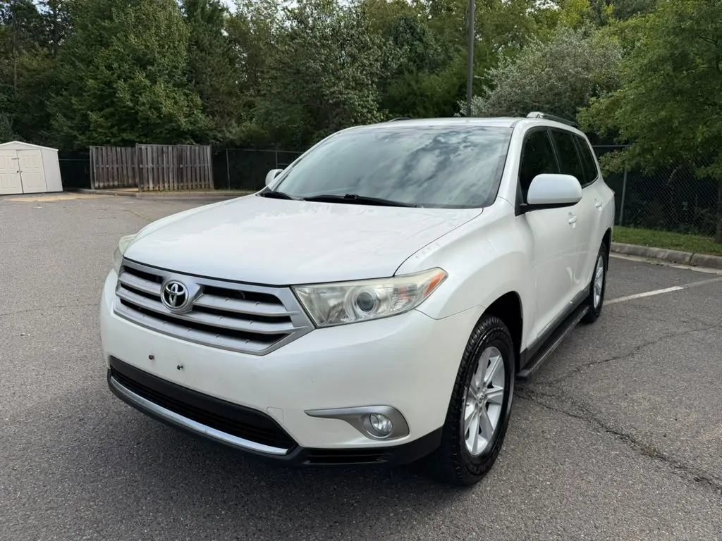Used 2012 Toyota Highlander SE w/ Tow Pkg AWD/4WD image 1