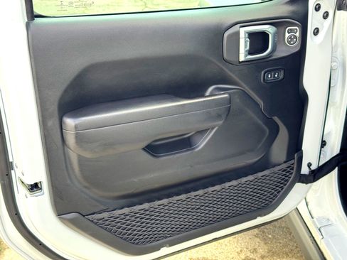 Used 2022 Jeep Wrangler Unlimited Rubicon 4xe image 19