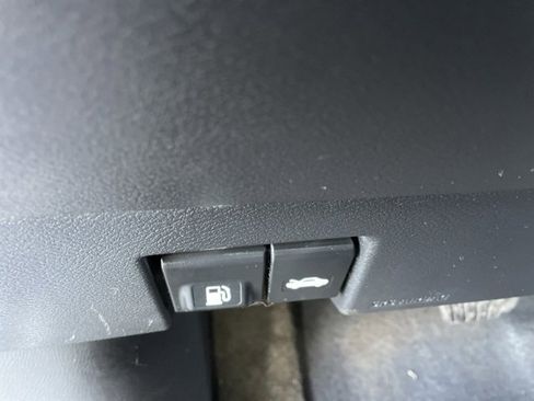 Used 2021 Nissan Versa SV image 23