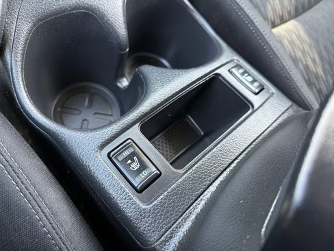 Used 2020 Nissan Rogue SV image 25