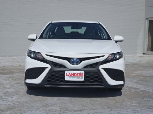 Used 2022 Toyota Camry SE image 3