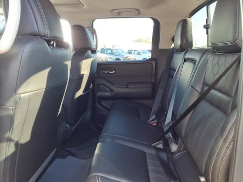 Used 2024 Nissan Frontier SL w/ Technology Package image 16