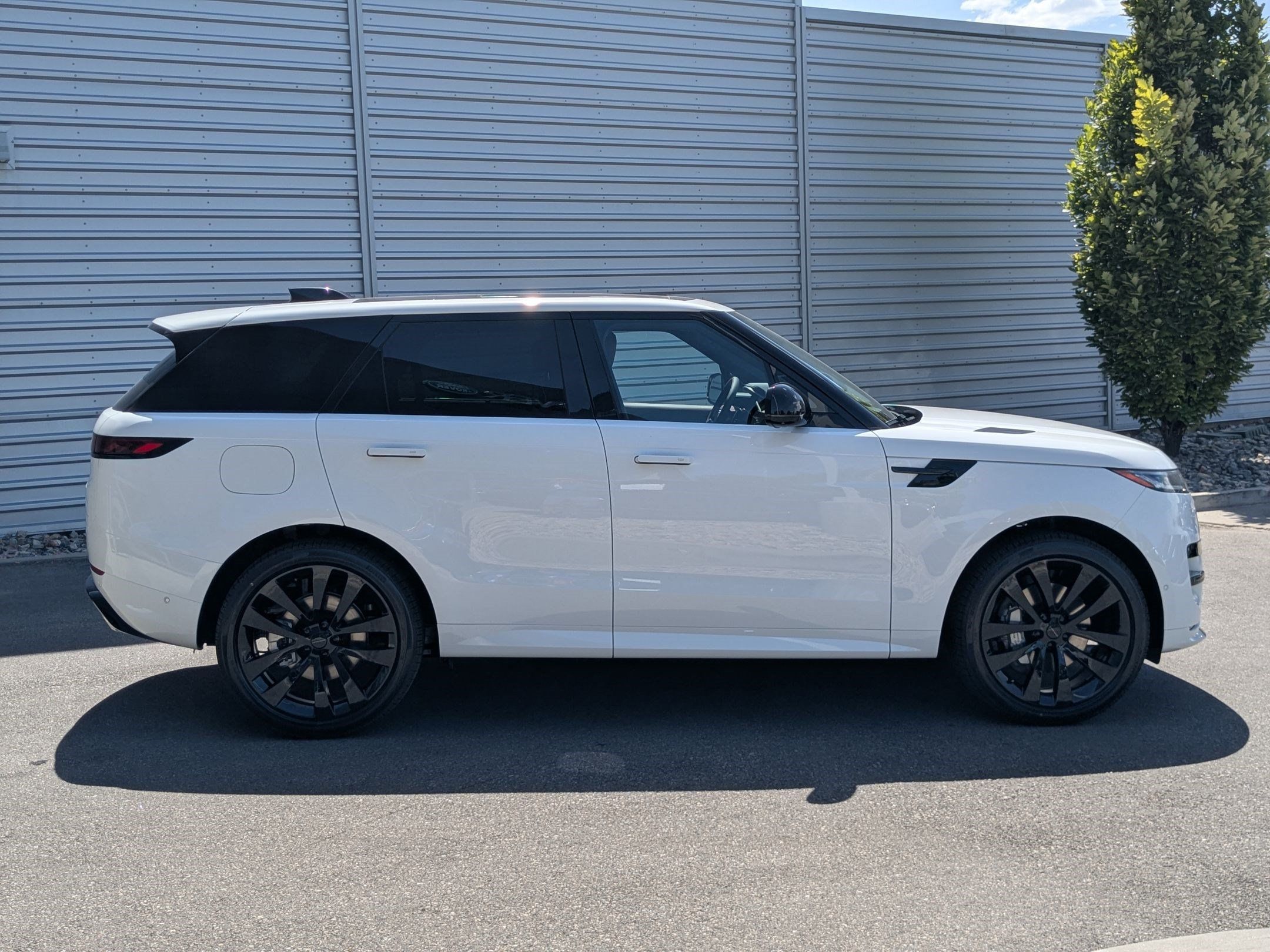 New 2026 Land Rover Range Rover Sport Dynamic SE AWD/4WD image 4