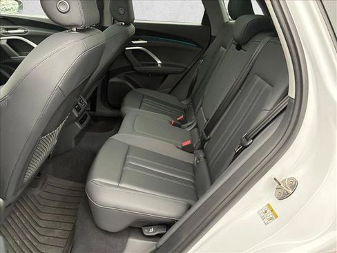 Used 2025 Audi Q5 Premium w/ Convenience Package AWD/4WD image 13