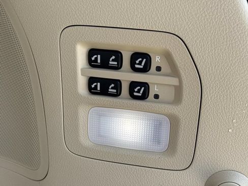 Used 2021 Lexus LX 570 4WD w/ Luxury Package image 16