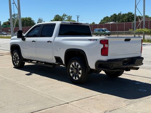 Used 2021 Chevrolet Silverado 2500 Custom w/ Custom Value Package AWD/4WD image 10