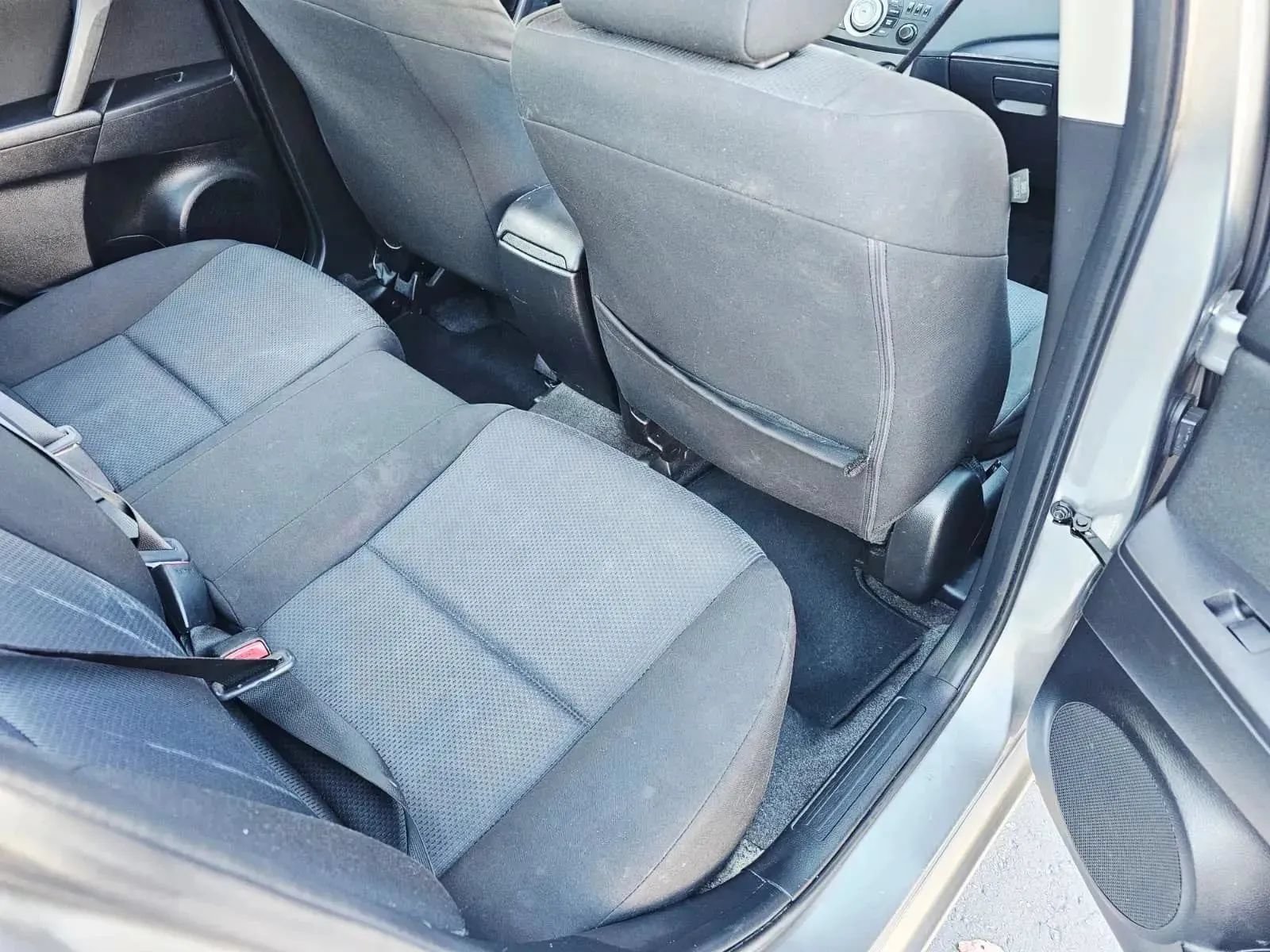Used 2010 MAZDA MAZDA3 i Sport FWD image 12