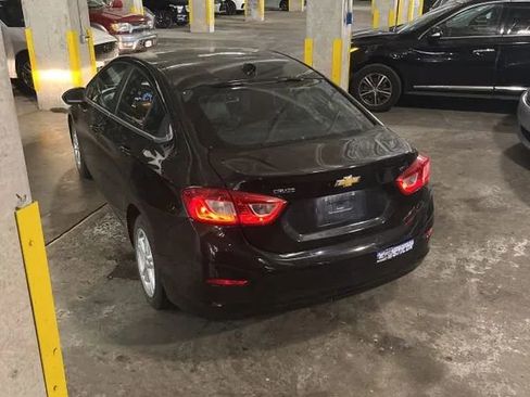 Used 2017 Chevrolet Cruze LT w/ Convenience Package image 3