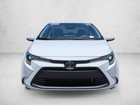 Used 2025 Toyota Corolla LE FWD image 2