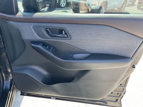 Used 2023 Nissan Rogue S AWD/4WD image 29