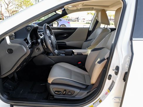 Used 2019 Lexus ES 350 image 4