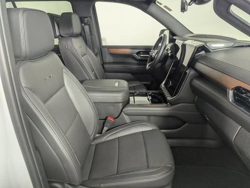 Used 2025 GMC Yukon Denali w/ Denali Reserve Package AWD/4WD image 29