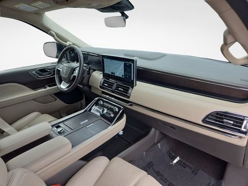 Used 2024 Lincoln Navigator Premiere AWD/4WD image 37