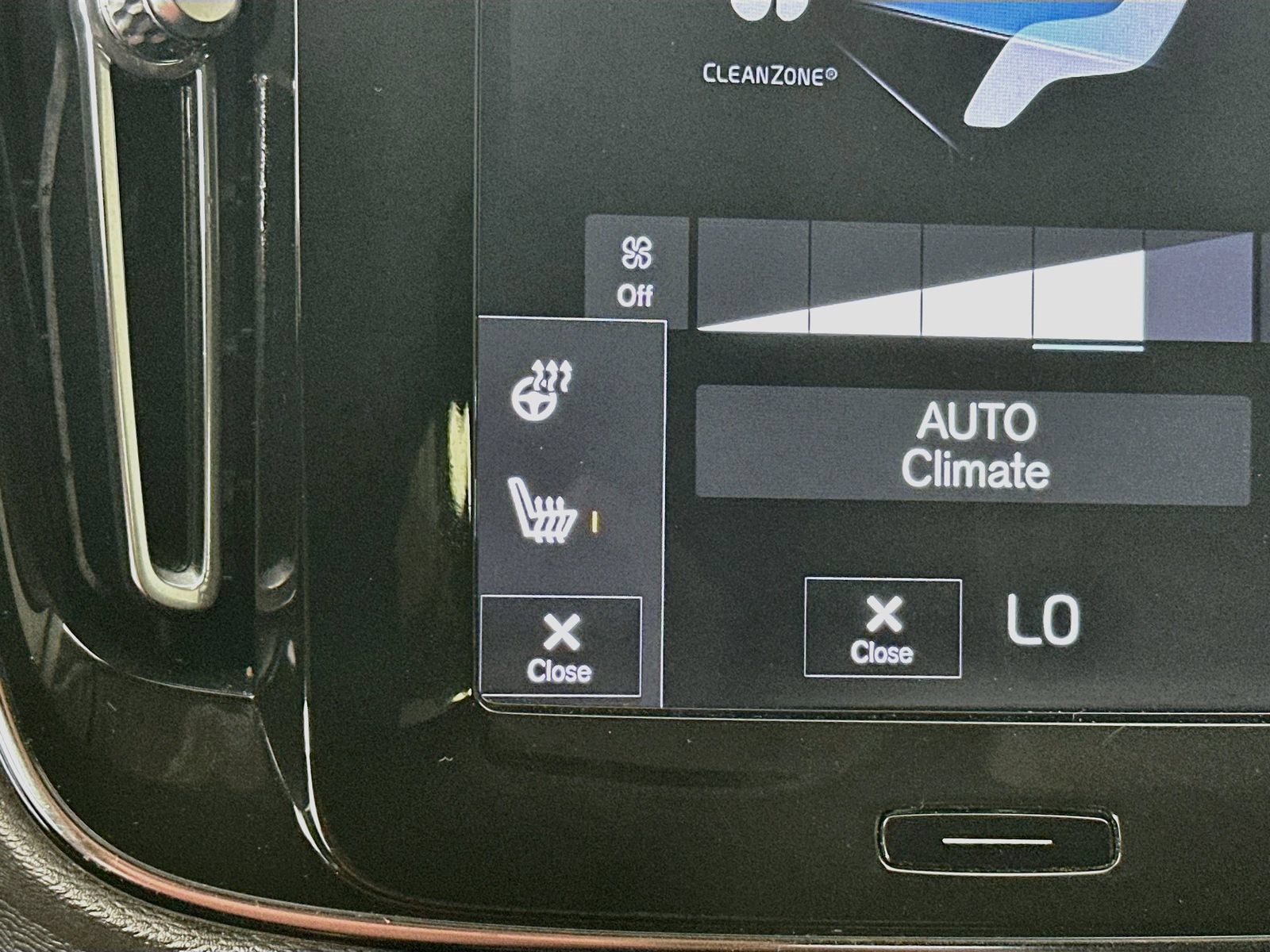Used 2020 Volvo XC40 T5 Momentum AWD/4WD image 19