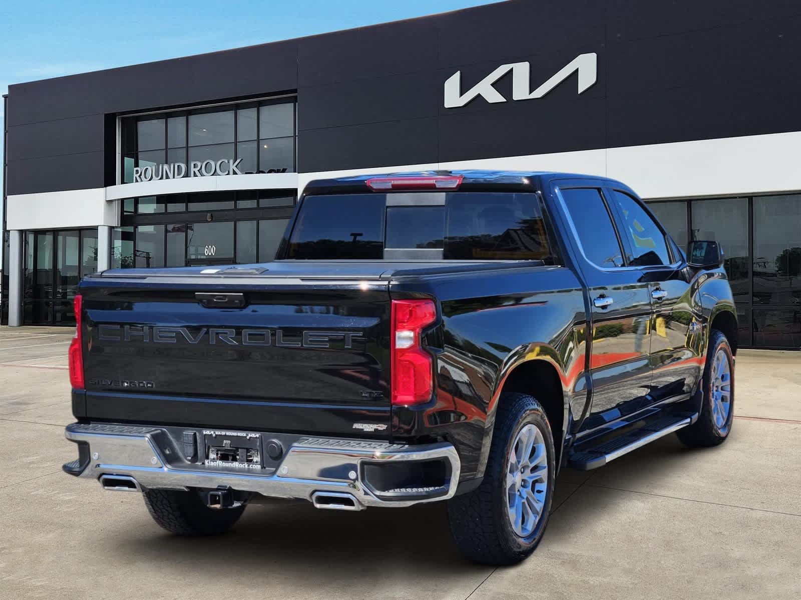Used 2025 Chevrolet Silverado 1500 LTZ w/ Z71 Off-Road Package AWD/4WD image 5