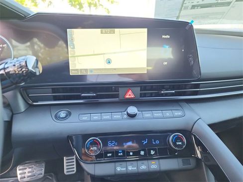 New 2025 Hyundai Elantra SEL image 16