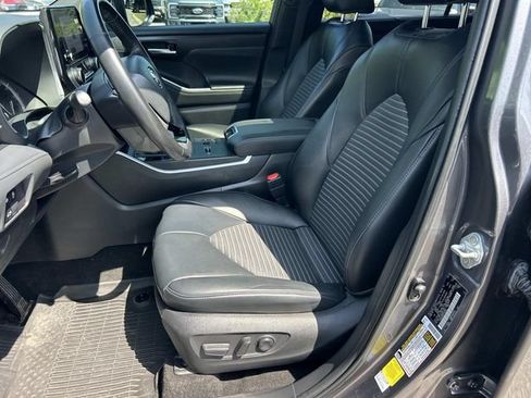 Used 2023 Toyota Highlander XSE FWD image 36