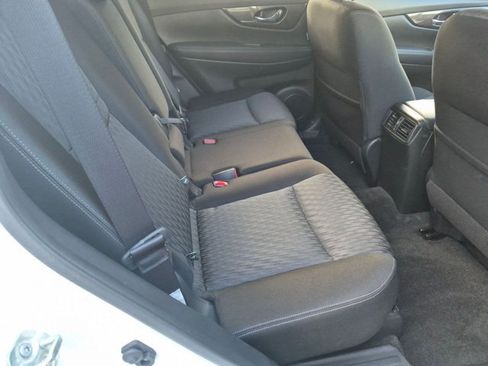 Used 2019 Nissan Rogue SV FWD image 18