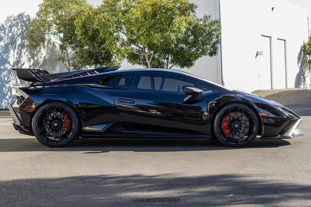 Used 2021 Lamborghini Huracan STO RWD image 8