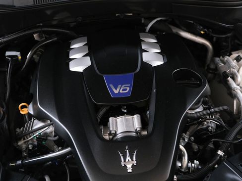 Used 2017 Maserati Levante S image 19