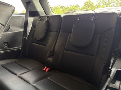 Used 2022 Ford Explorer Limited w/ Equipment Group 301A RWD image 5