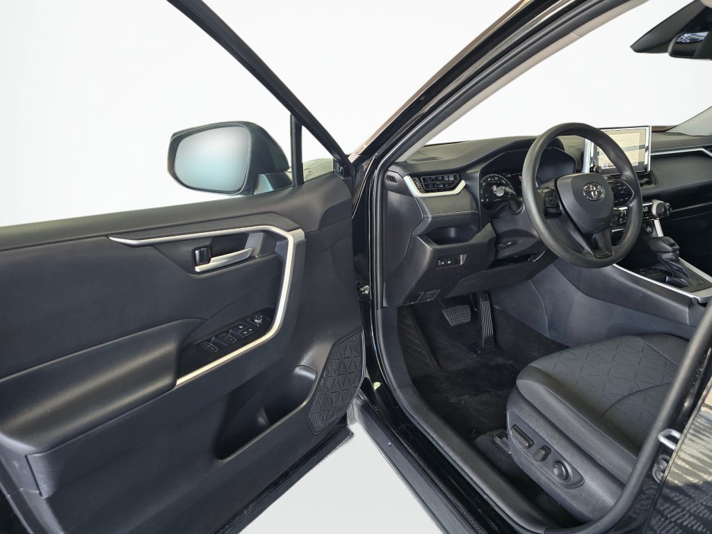 Certified 2025 Toyota RAV4 XLE FWD image 30