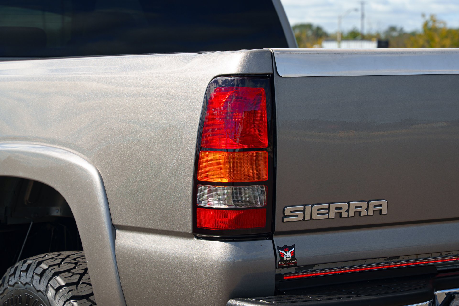 Used 2007 GMC Sierra 2500 SLT w/ Heavy-Duty Power Package AWD/4WD image 9
