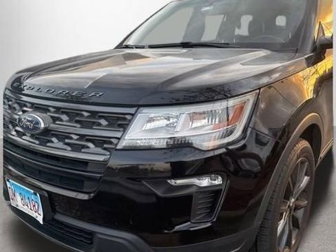 Used 2018 Ford Explorer XLT w/ Equipment Group 202A AWD/4WD image 2