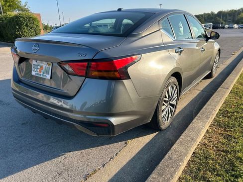 Used 2024 Nissan Altima 2.5 SV FWD image 3