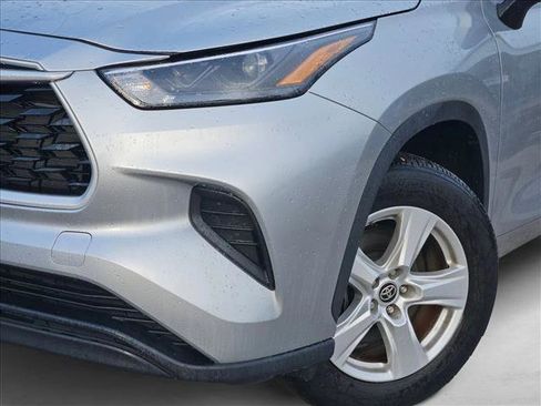 Used 2023 Toyota Highlander L image 4