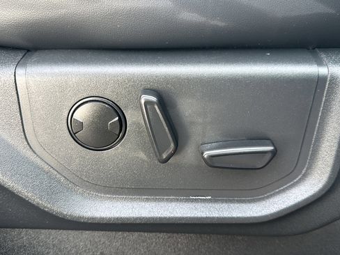 Used 2023 Ford Expedition XLT image 15