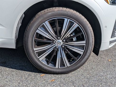 Certified 2023 Volvo XC60 B5 Ultimate image 12