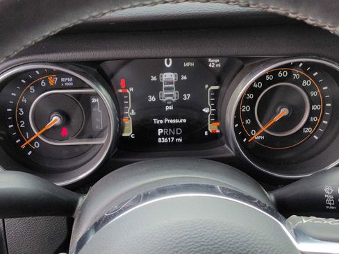 Used 2018 Jeep Wrangler Unlimited Sahara AWD/4WD image 32
