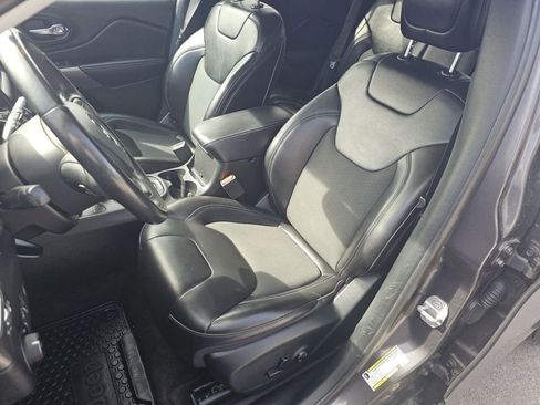 Used 2019 Jeep Cherokee Latitude Plus w/ Comfort/Convenience Group AWD/4WD image 6