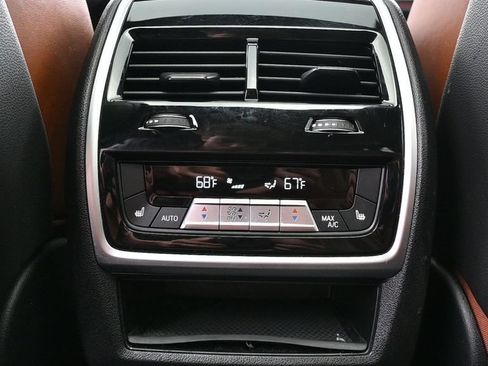 Used 2021 BMW X7 M50i w/ Dynamic Handling Package AWD/4WD image 27