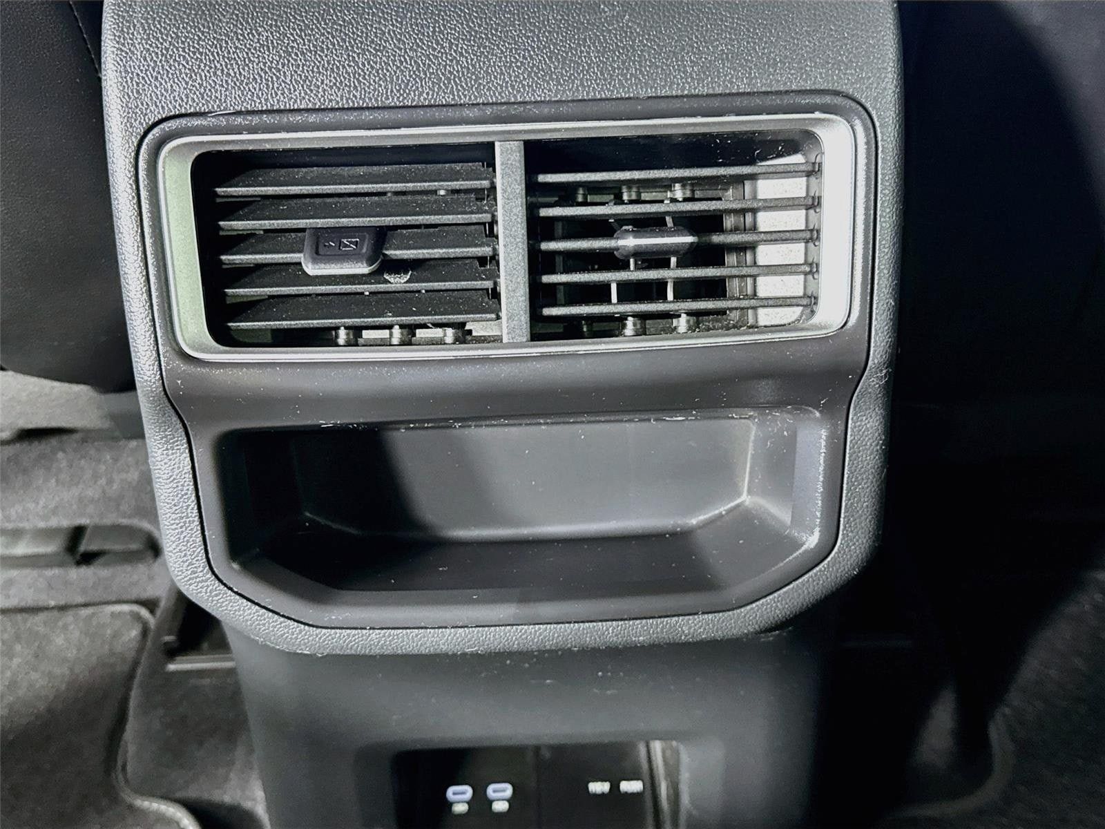 Used 2024 Volkswagen Atlas Cross Sport SE FWD image 25