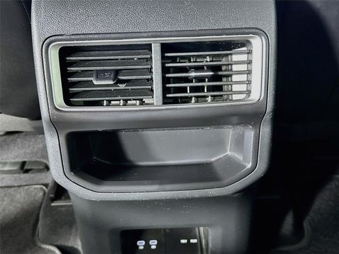 Used 2024 Volkswagen Atlas Cross Sport SE FWD image 25