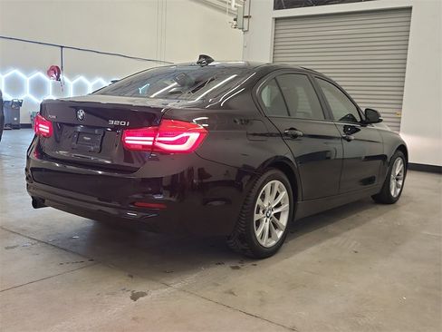 Used 2016 BMW 320i xDrive Sedan image 4