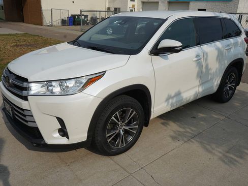 Used 2018 Toyota Highlander LE AWD/4WD image 7