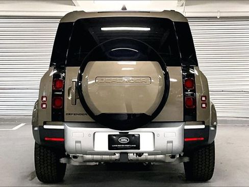 New 2025 Land Rover Defender 110 S image 5