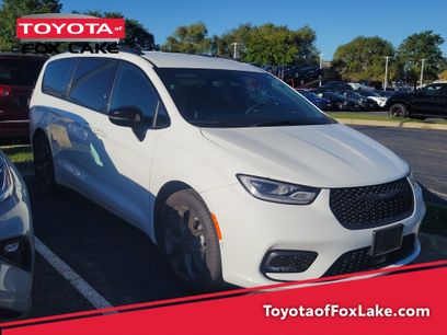 Used 2024 Chrysler Pacifica Touring-L w/ S Appearance Package