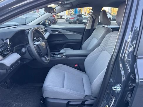 Used 2025 Toyota Camry LE image 9